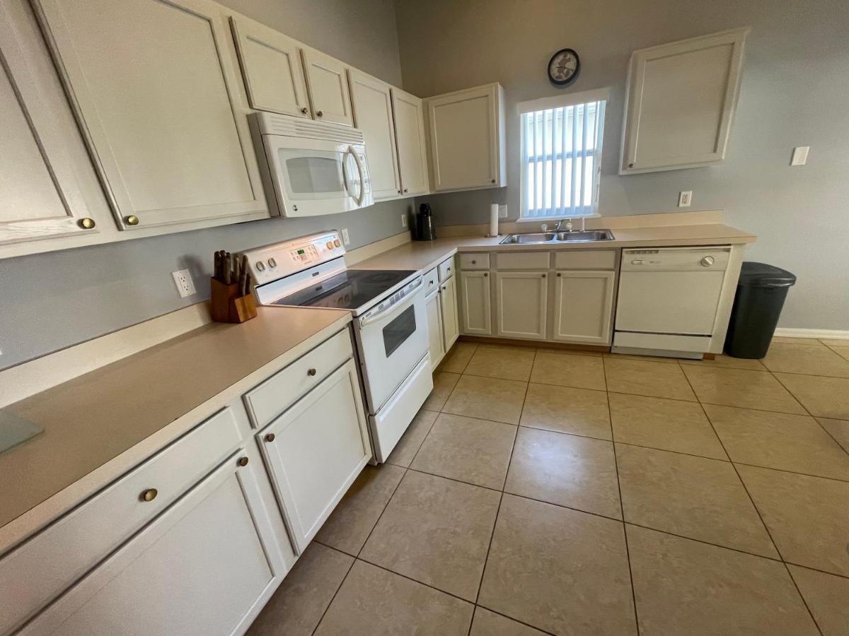 3 Bedroom Villa With Poolside Cinema And Games Room Close To Theme Parks Sleeps 6 Plus 2 Orlando Extérieur photo